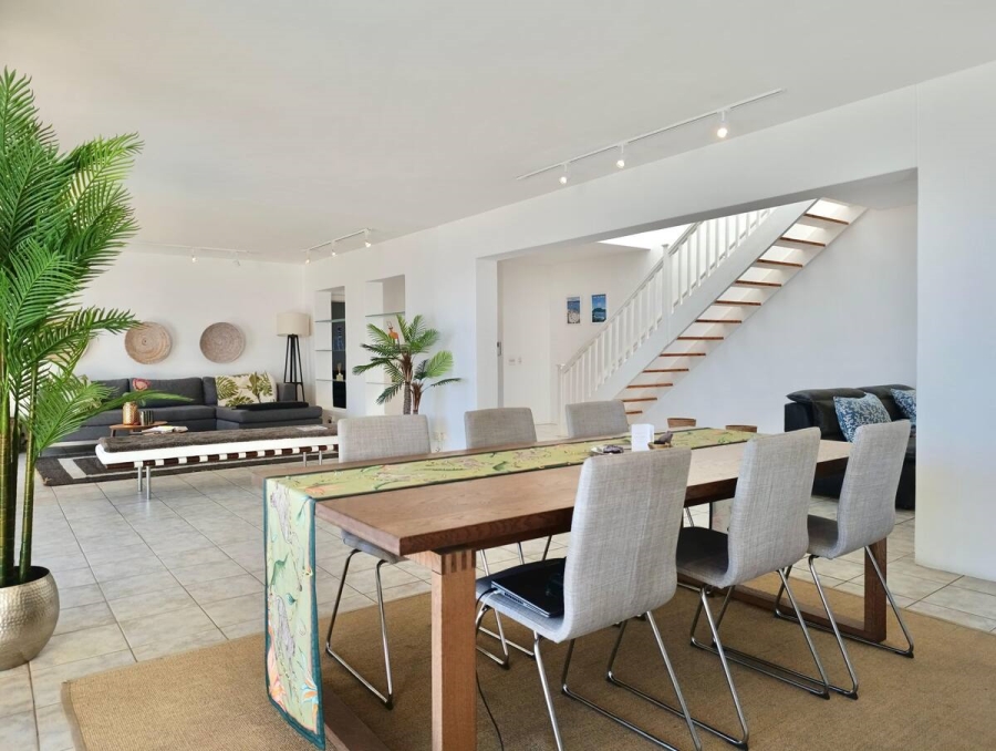 To Let 4 Bedroom Property for Rent in Bantry Bay Western Cape